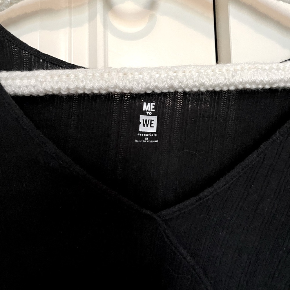 Black cropped long sleeve top - Picture 2 of 3